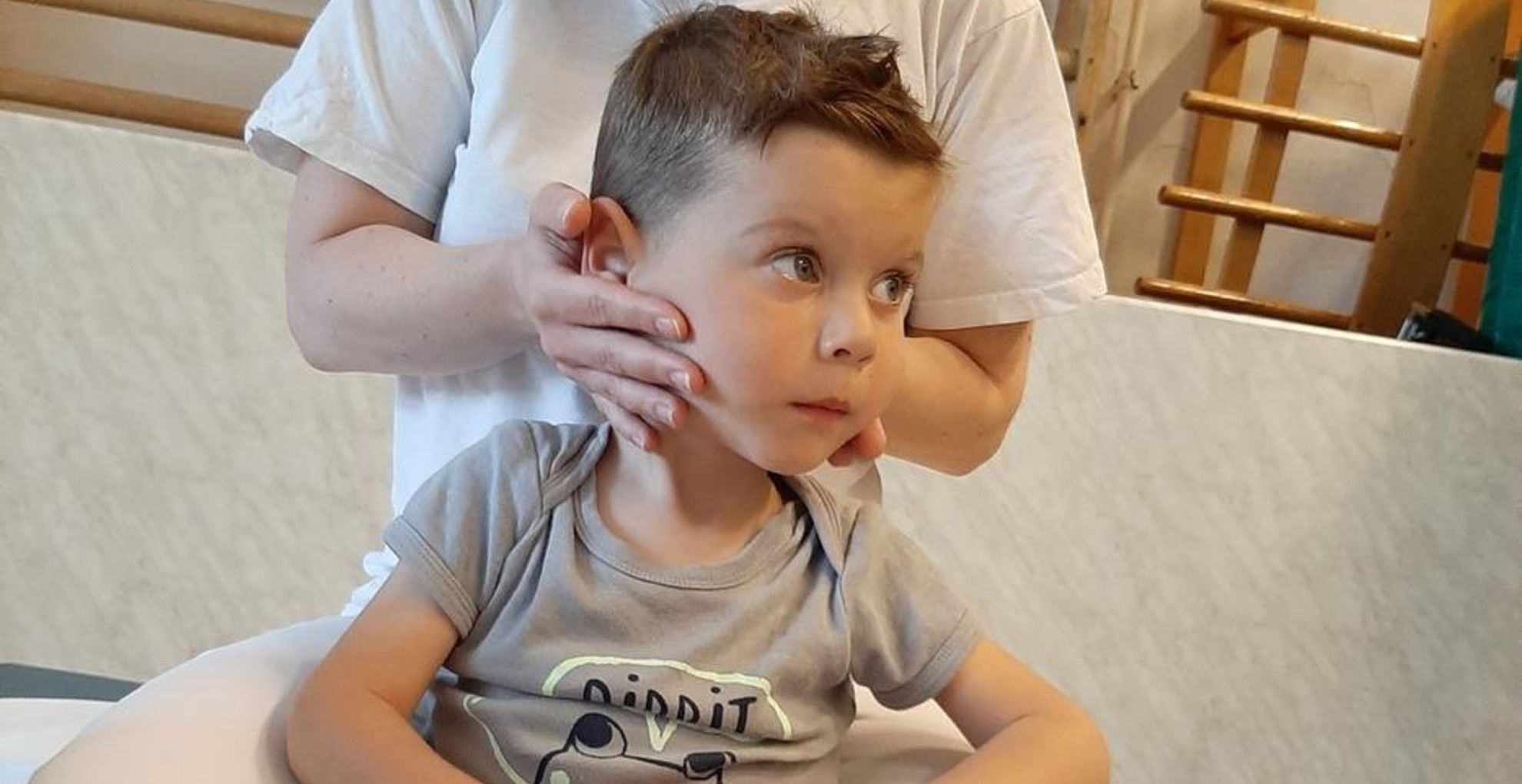 Már állni próbál az SMA-s Levike