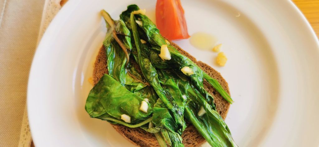 Mángold pirítóssal