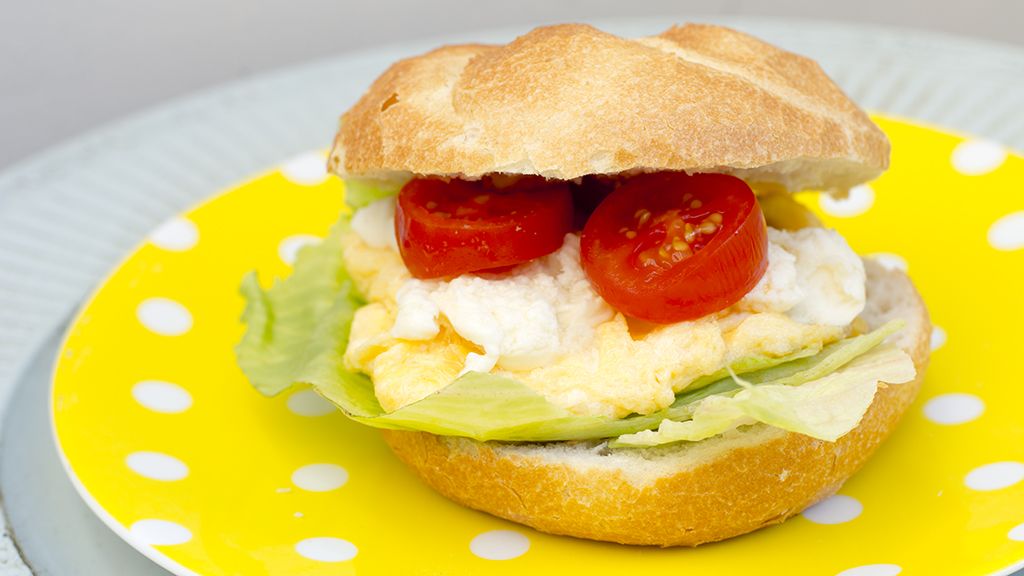 Melegen és hidegen is finom a rántottás szendvics mozzarellával (A szerző fotója)