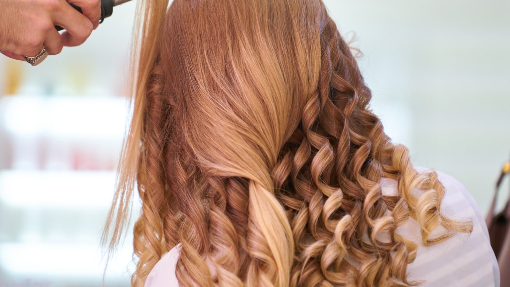 Hullámos frizurát a fodrász készít a legszebben (Fotó: Pexels)