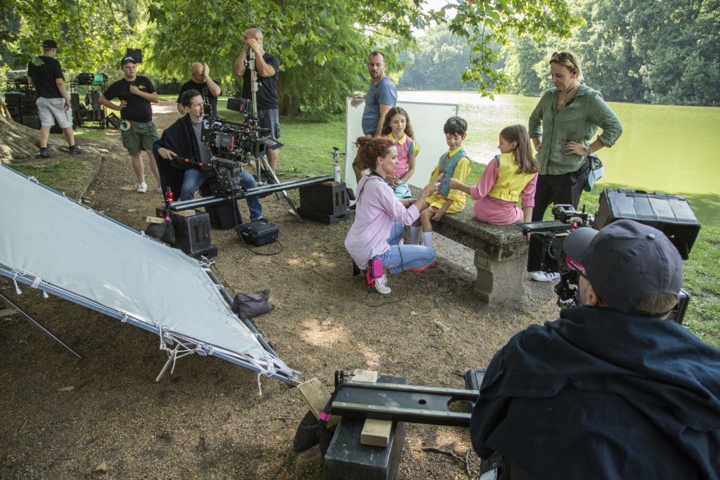 Dobó Kata újra rendez az El a kezekkel a Papámtól! cimű filmben
