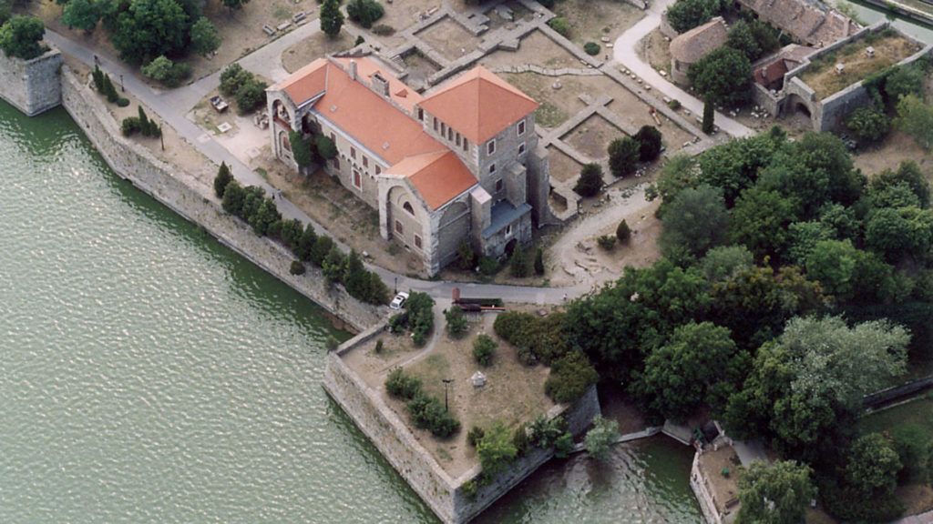 A magyar amdártani egyesület tiltakozik a tatai Öreg-tó partjára tervezett szálloda ellen