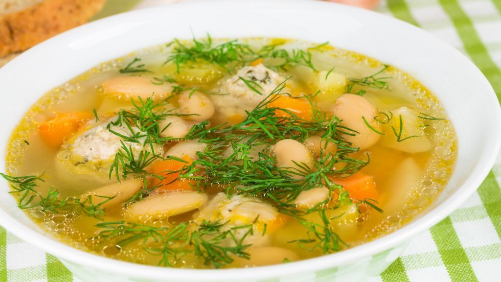 Egy tányér húsgombócleves ebédnek vagy vacsorának is beillik (Fotó: Getty Images)