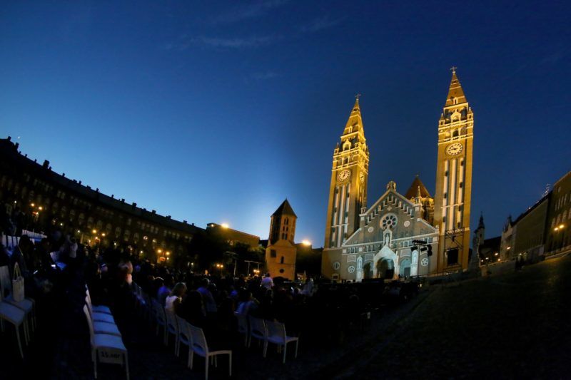 A biztonságos színház… (x)