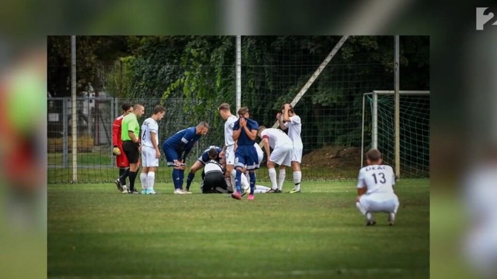 Összeesett meccs közben egy focista a pályán Debrecenben, miután fejbe rúgták