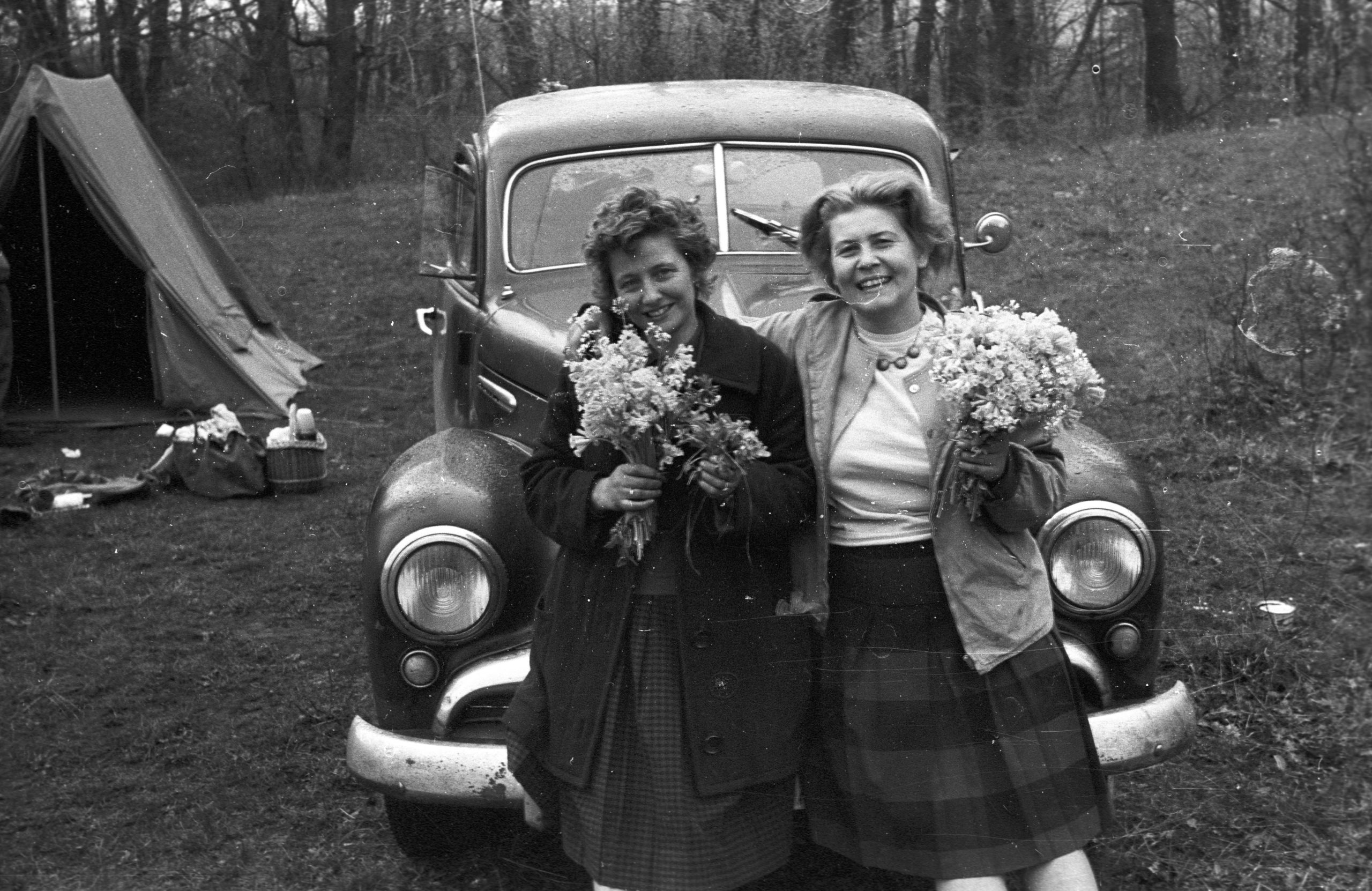 Asszonyok virággal a 60-as években