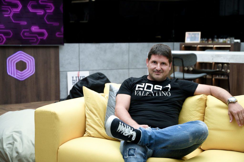 Hajdú Péter Az Összezárva stúdióban