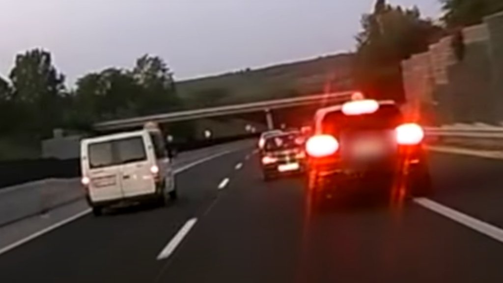 Jobbról előzés az M3-ason