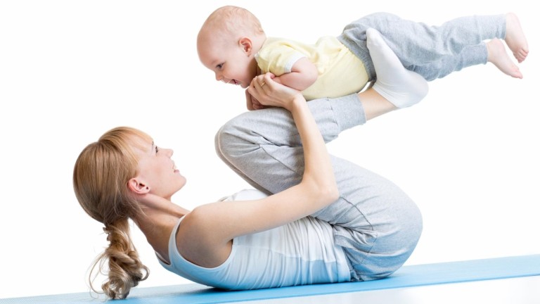 A sportra és mozgásra szüksége van a szervezetnek, de szülés után csak óvatosan és lehetőleg szakértő felügyelete mellett kezdjünk újra edzeni! (fotó: profimedia.hu)