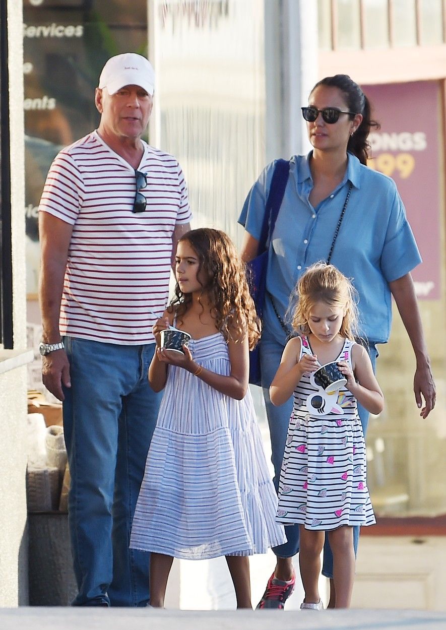 Bruce Willis és Emma Willis Mabellel és Evelynnel