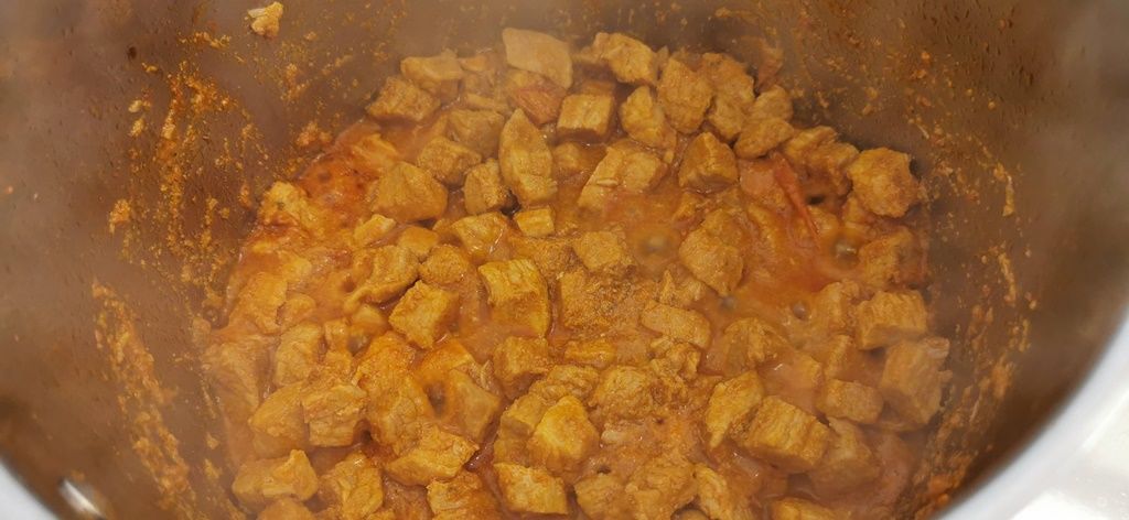 Sertéspörkölt zsírjára sütve