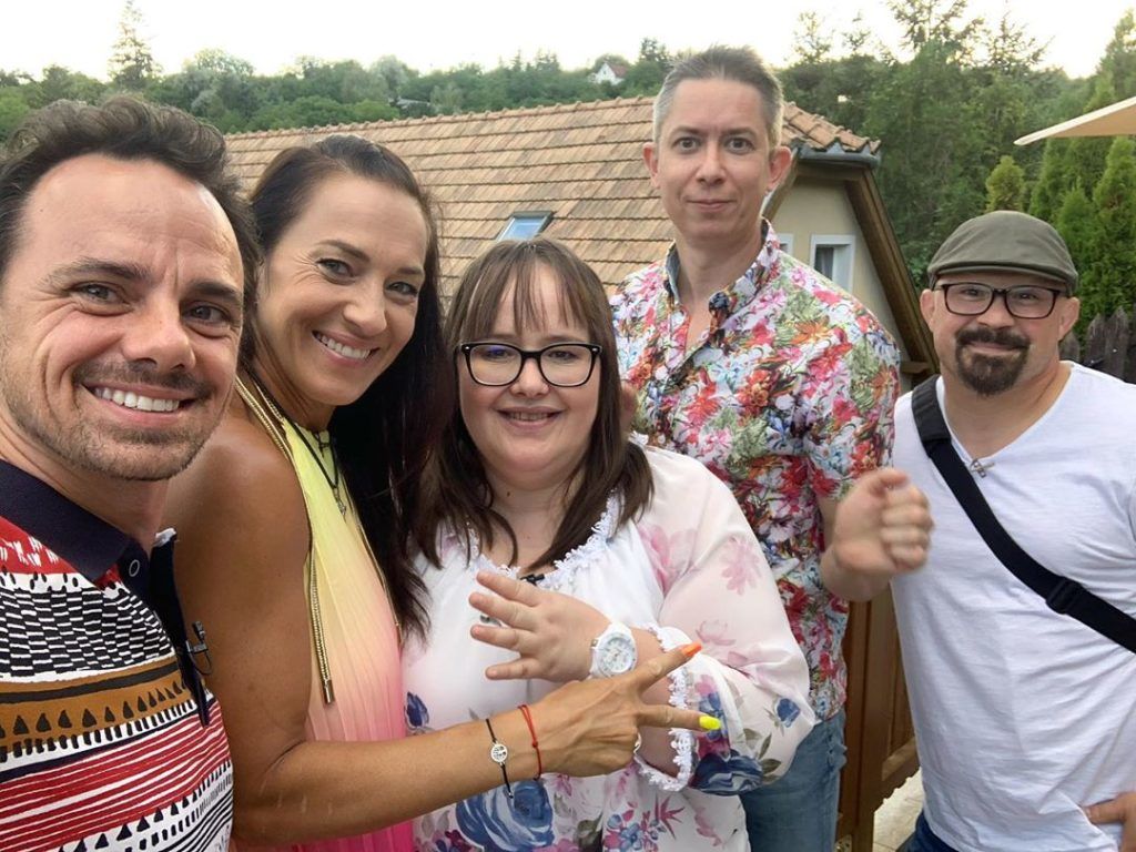 Sánta Laci, Fésűs Nelly, Balázs Andi, Lukács Miki és Bárdosi Sanyi a Vacsorakirályban