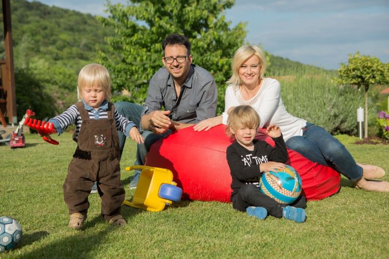 Völgyesi Gabi Kovacsis Ádám a fiaikkal 2015-ben