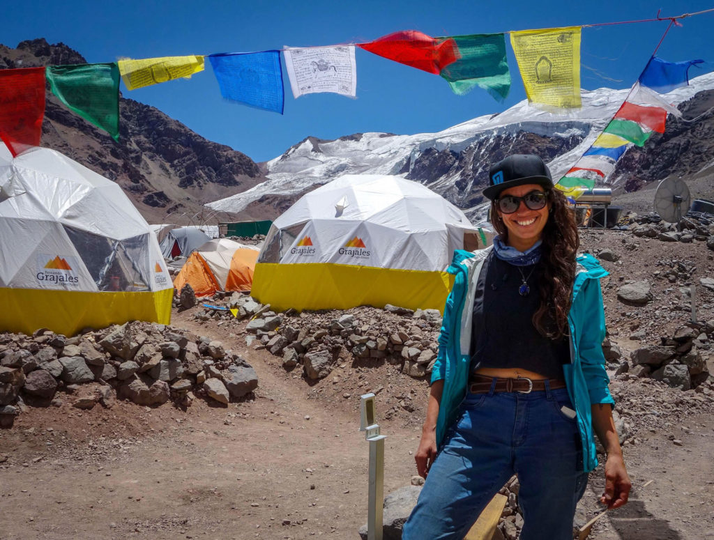 Ezek a fiatal nők 35 kilót is felcipelnek a csúcsra