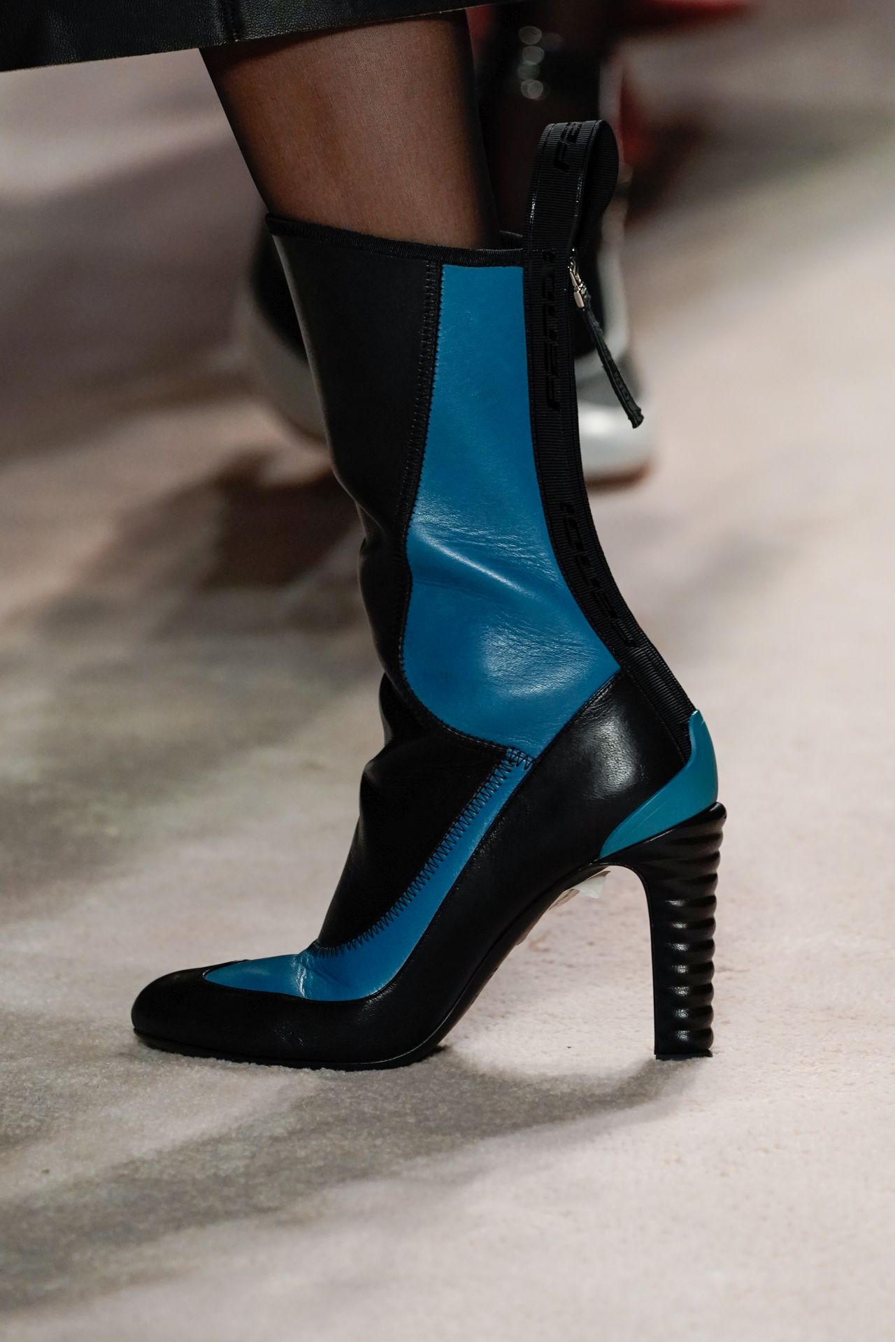 kék fekete bokacsizma Fendi