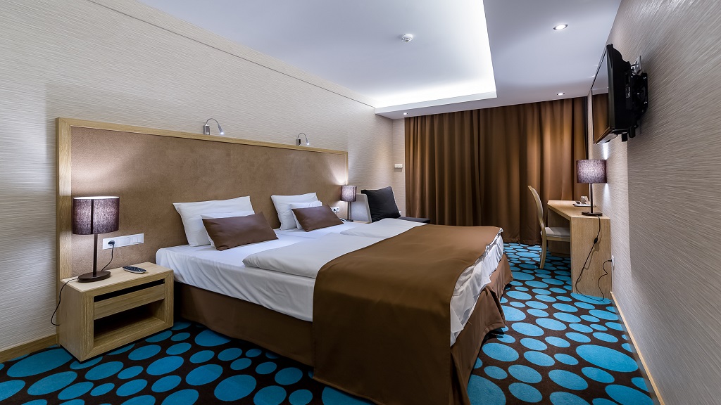 A fürdőkomplexusra a debreceni fürdőkomplexum a megoldás (x)