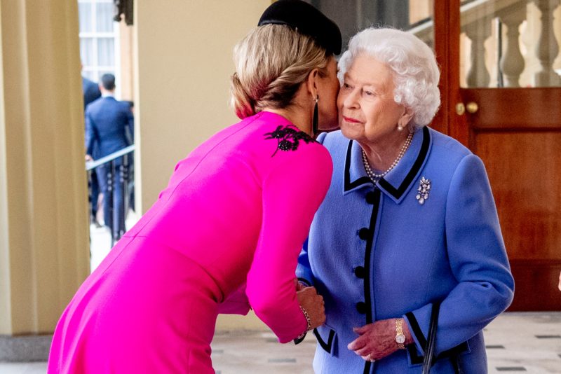 Máxima arcon csókolta a királynőt (Fotó: Patrick van Katwijk/Getty Images)