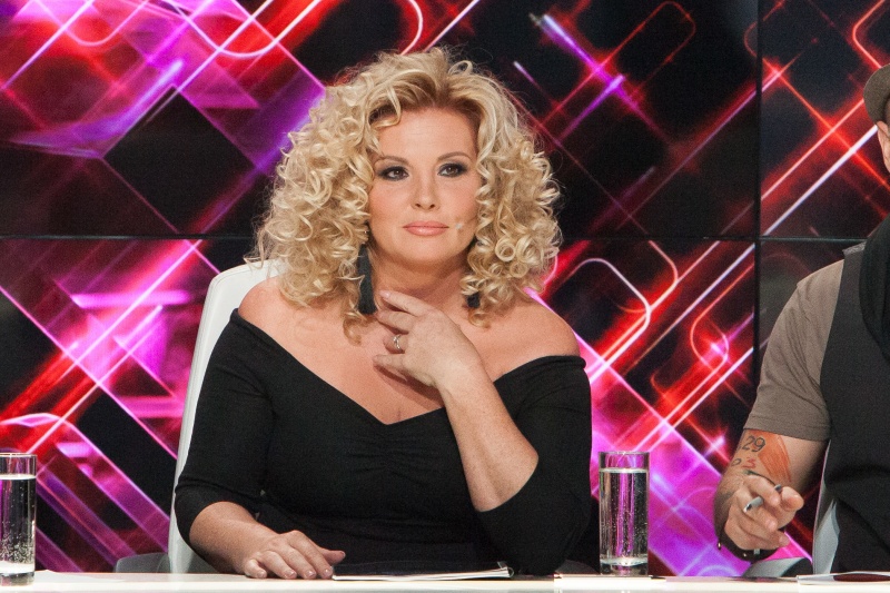 Liptai Claudia göndör hajjal