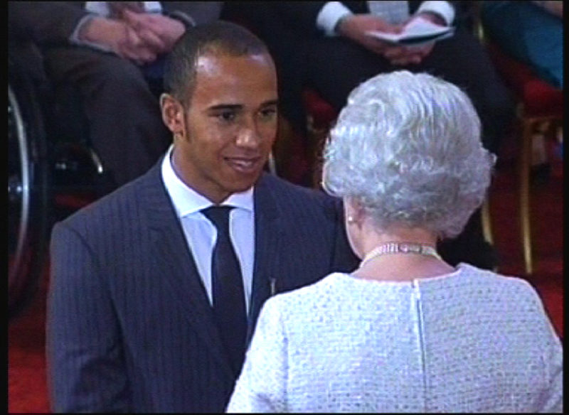 II. Erzsébet és Lewis Hamilton (Fotó: Profimedia)