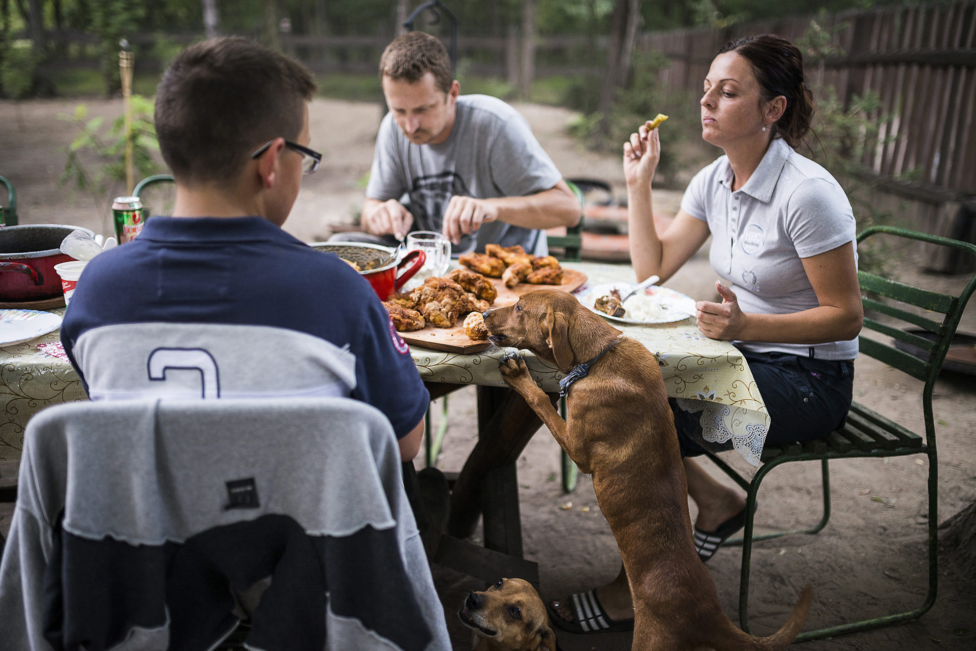 Kiscsere tanyán. A Kállósemjén és Nagykálló között fekvő tanyán nincs áram, a világításhoz petróleumlámpát, mécseseket és fáklyákat használnak. MTI Fotó: Balázs Attila
