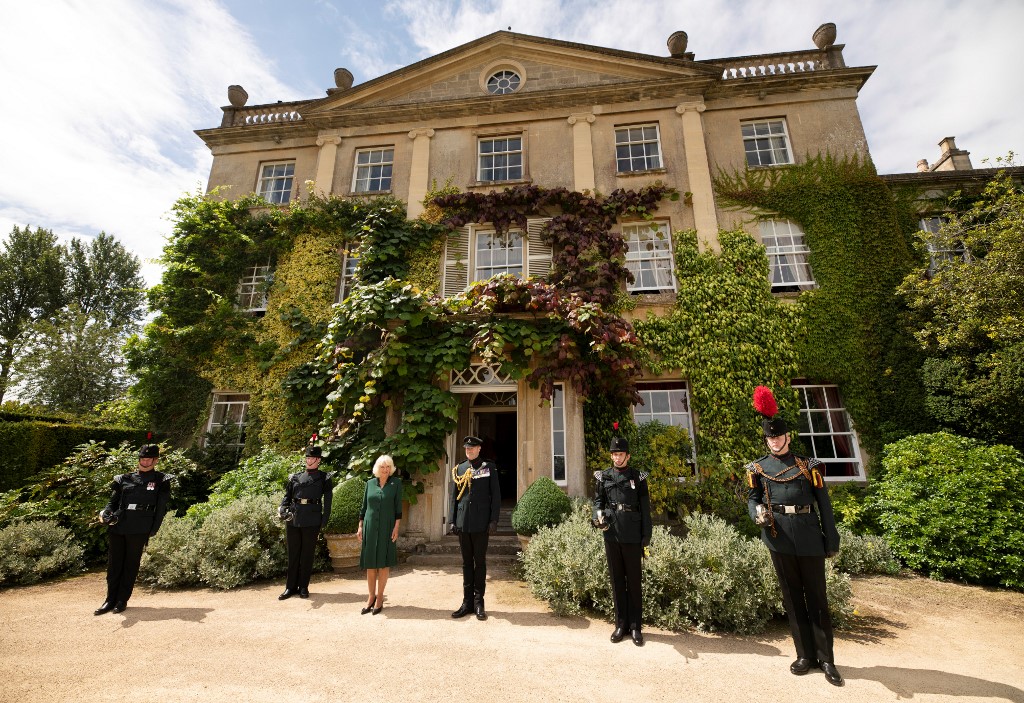 Kamilla hercegnő a Highgrove-ház udvarán