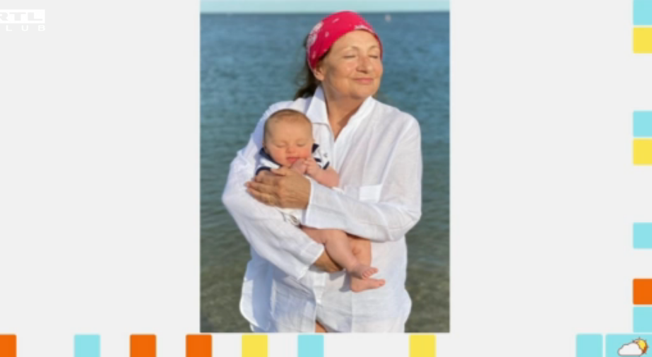 Bordán Lili édesanyja, Bordán Irén a unokájával, Clióval