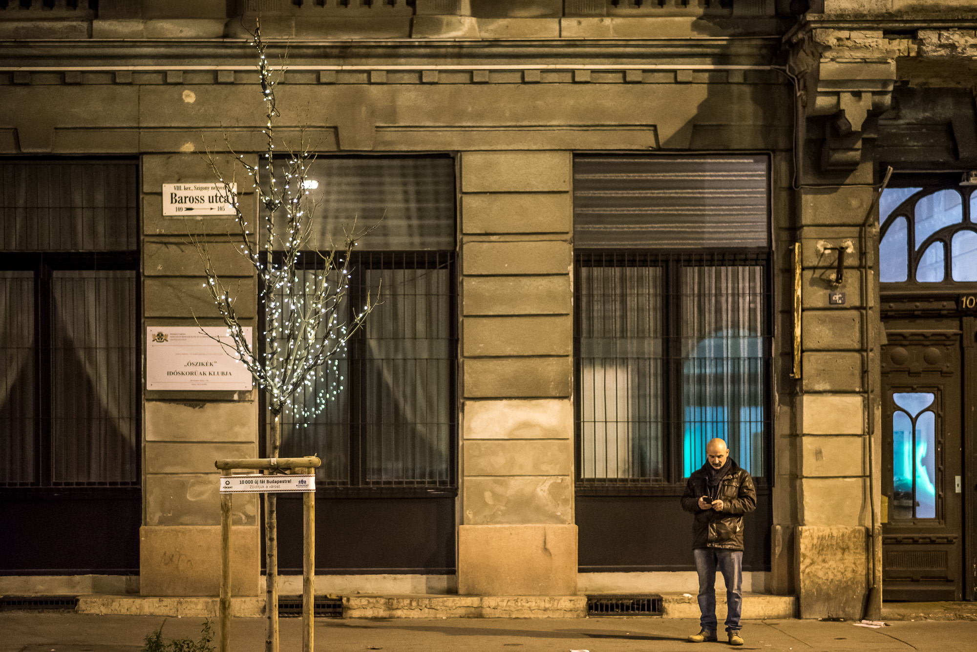 Tetőfokára hág a karácsonyi hangulat a Baross utcában. Fotó: Neményi Márton