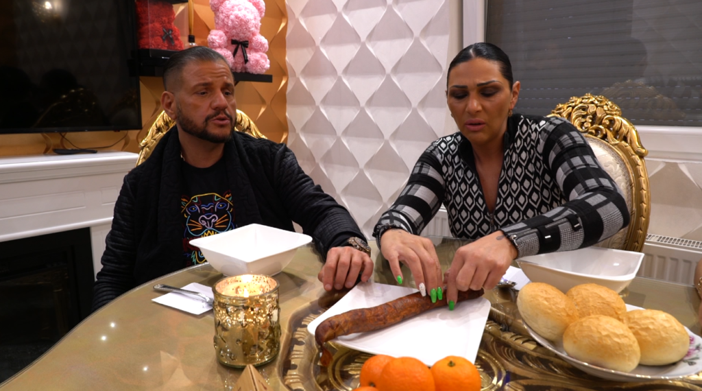 Emilio kolbásszal és zsömlével lepte meg a feleségét