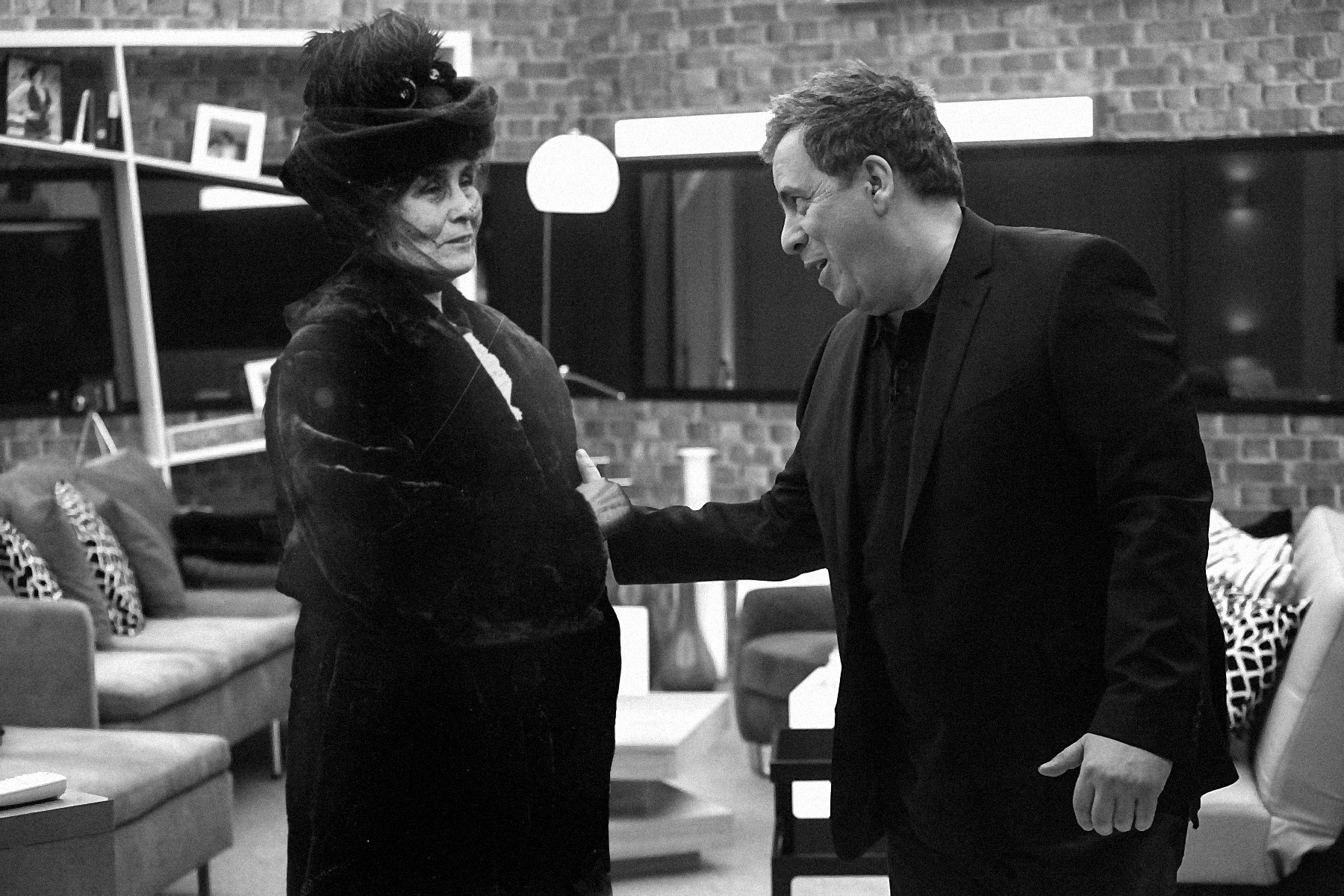 Emmeline Pankhurst 1913-ban és Friderikusz Sándor 2015-ben (kép: Getty Images, Smagpix, Neményi Márton)