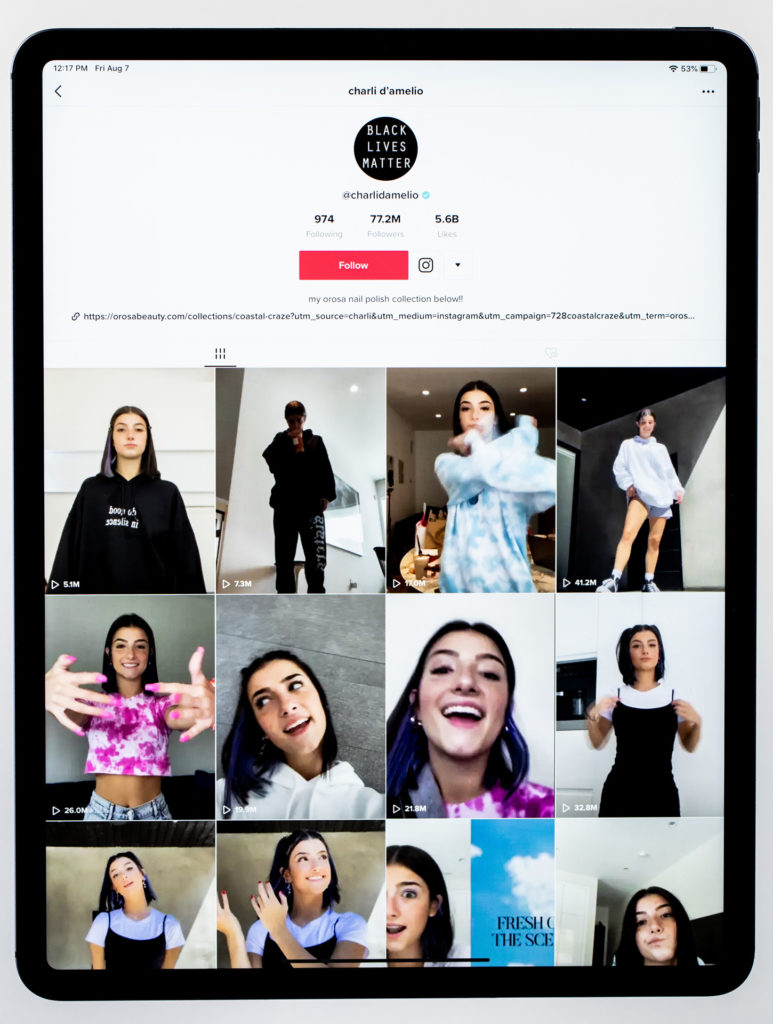 Csak 16 éves, és 100 millió követője van