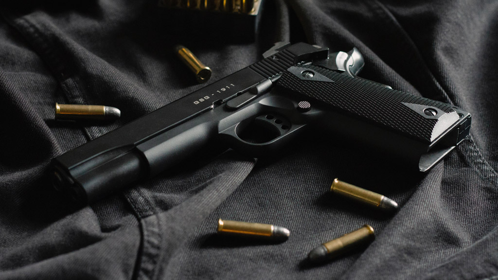 pisztoly és golyók