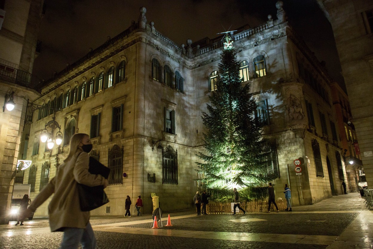 Hatalmas karácsonyfa Spanyolországban