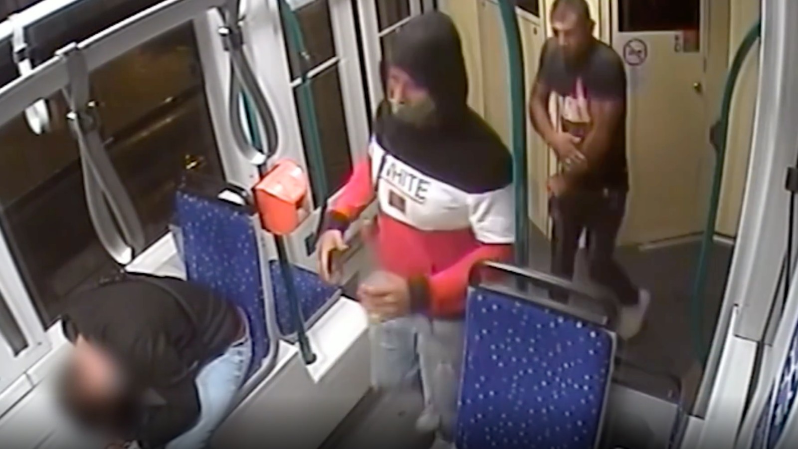 Kifosztás a villamoson