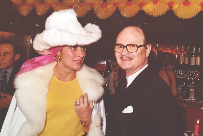 A nászéjszakámról inkább nem mondok semmit, legyen elég annyi, hogy Wilhelm egész este egy úszógumin feküdt