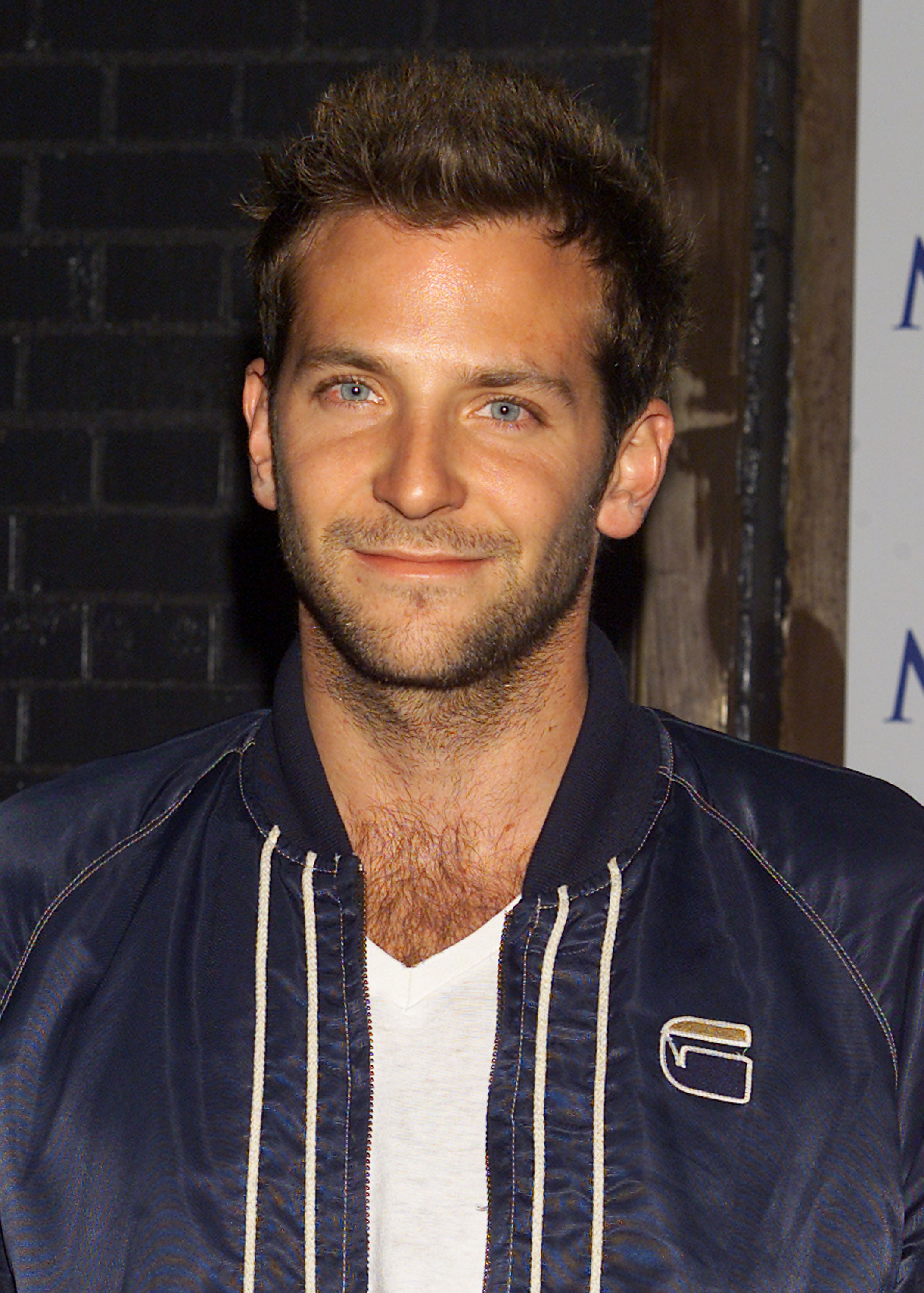 Bradley Cooper fiatalon