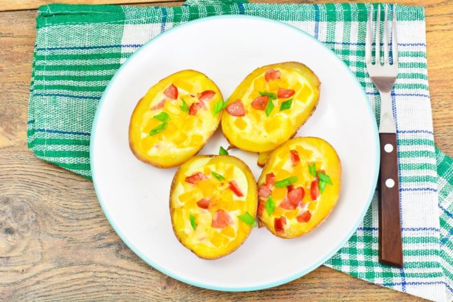 Kolbászos snidlinges töltött krumpli