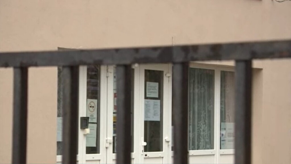 Jobban van a megkéselt fiú, akire osztálytára azért támadt, mert megvédett egy lányt