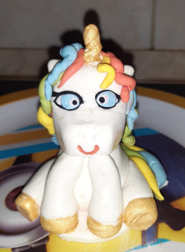 Unikornis tortadísz