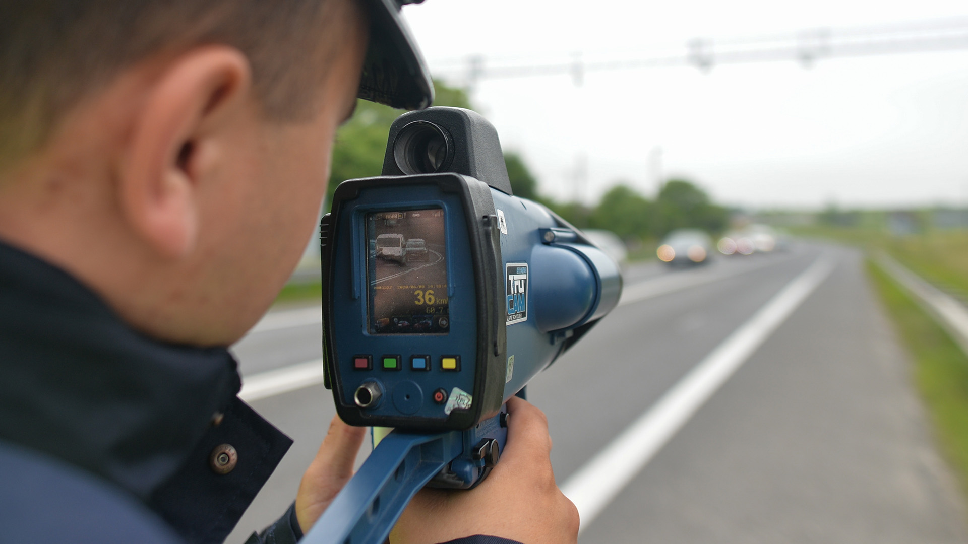 Balesetveszélyt okoztak a traffipaxozó rendőrök