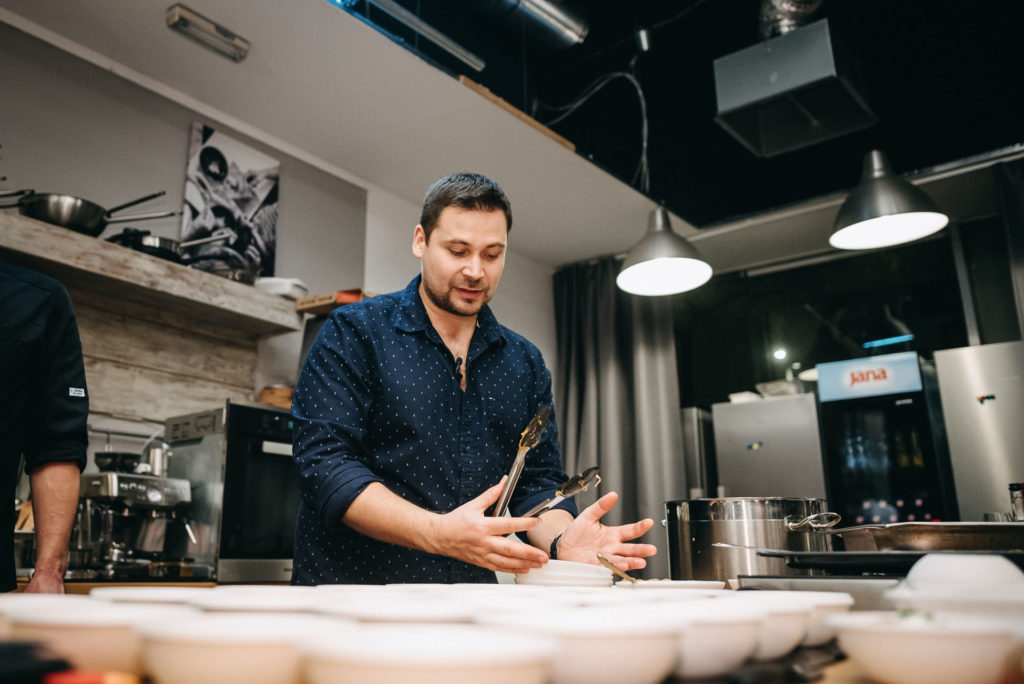 Patikamérlegen kimért, de könnyen elkészíthető, házias receptek tárháza