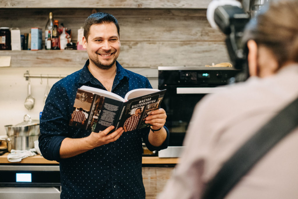 Patikamérlegen kimért, de könnyen elkészíthető, házias receptek tárháza