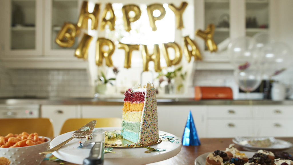 Pénisz alakú sütik miatt került bajba egy cukrász