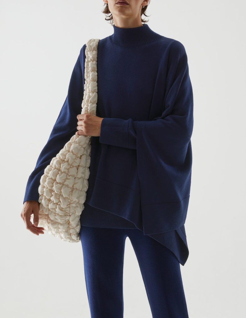 COS köpeny-pulóver