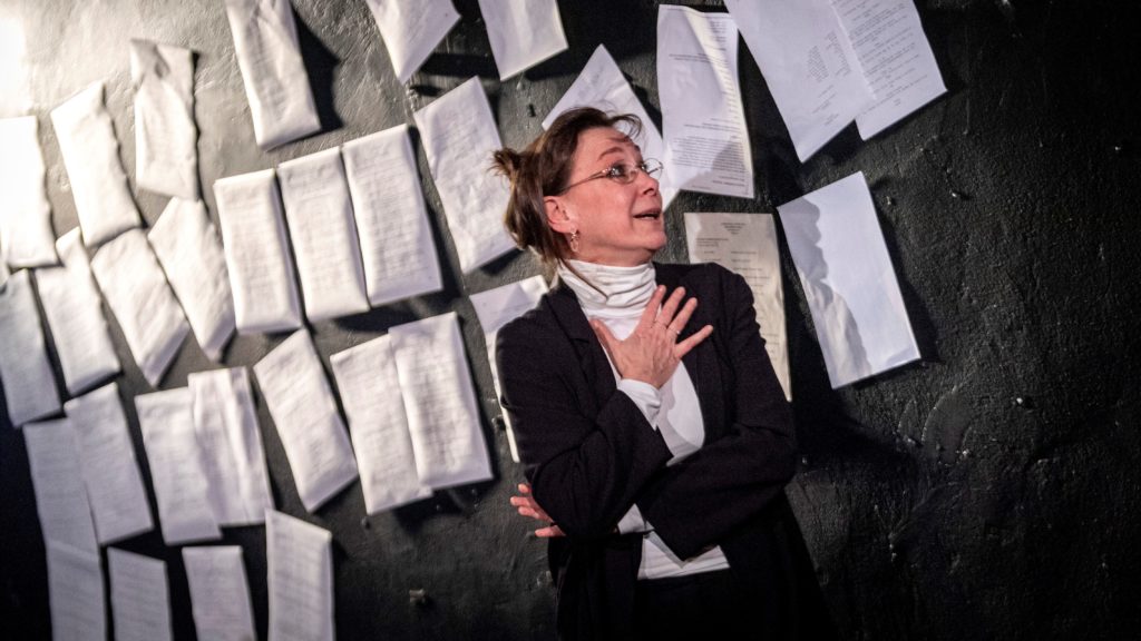 Fullajtár Andrea Anna Politkovszkaja szerepében Stefano Massini Az átnevelhetetlen című monodrámájának próbáján a budapesti Katona József Színház Sufni színpadán 2020. február 19-én. 