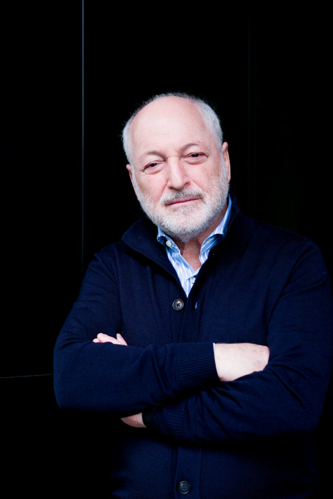 André Aciman új regénye arra is rámutat, milyen sok álarcunk van saját magunk elfedésére