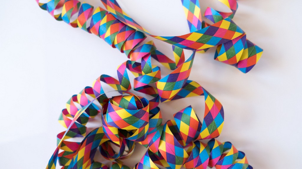 A szerpentin a farsangi dekoráció alapeleme