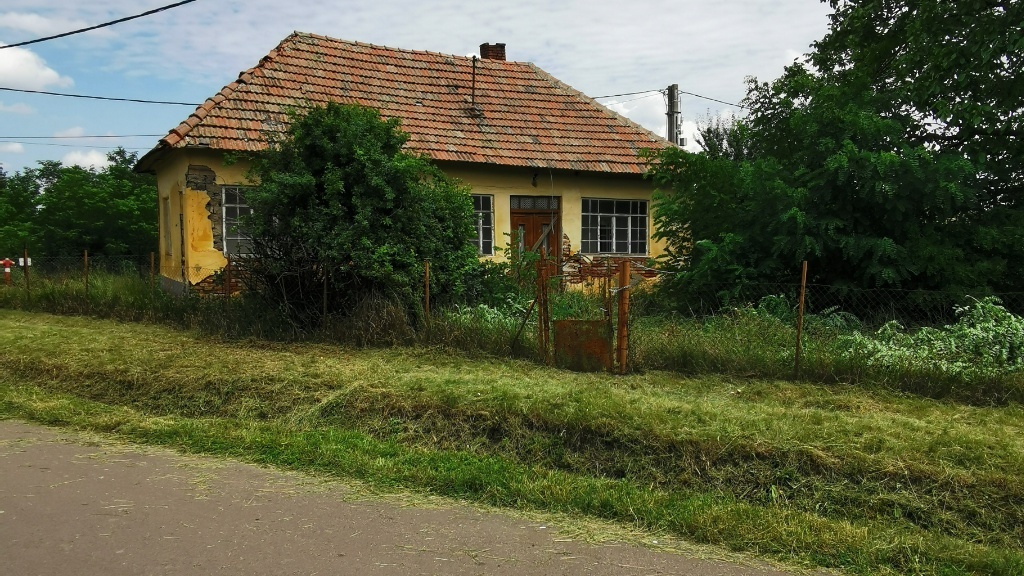 Ezért a házért 300 ezer forintot kér a tulajdonosa (Fotó: ingatlan.com)