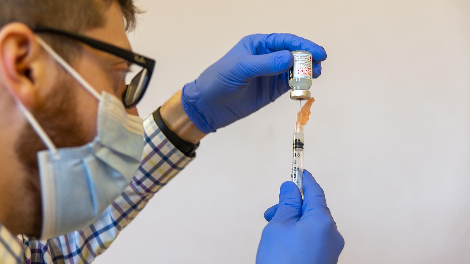 Tízezer dollárt kap az a szingapúri, akinél mellékhatásokat okoz az oltás