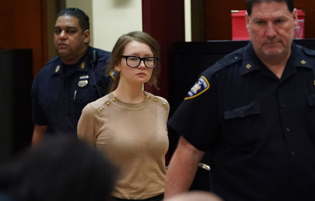 Anna Sorokin celebként vonult a rácsok mögé, celebként folytatja