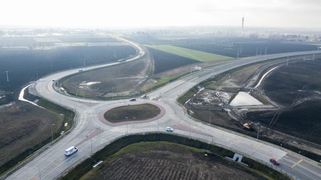 M44-es gyorsforgalmi út békéscsabai végpontjában lévõ turbó körforgalmi csomópont